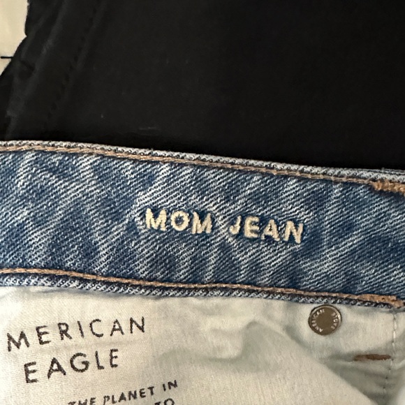 American Eagle Outfitters High Rise Ripped Blue Jeans - Picture 5 of 5